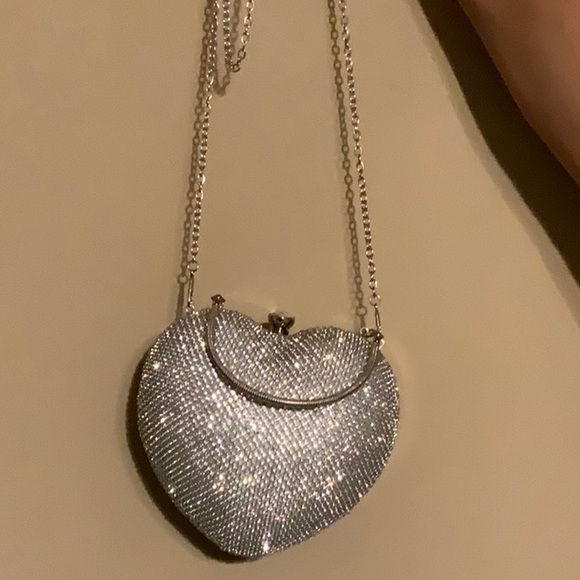 Rhinestone Heart Clutch - Picture 5 of 8